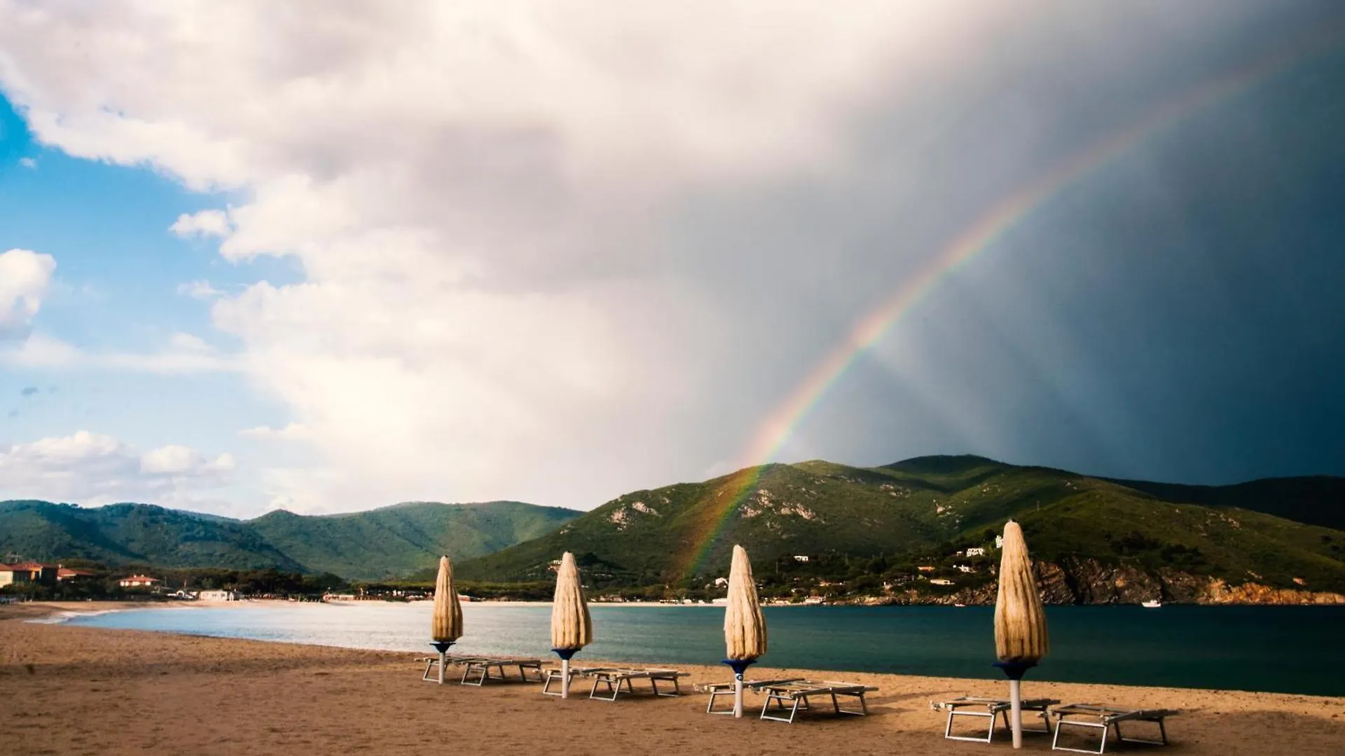 Villa La Collina Charme E Natura - Goelba Marmi